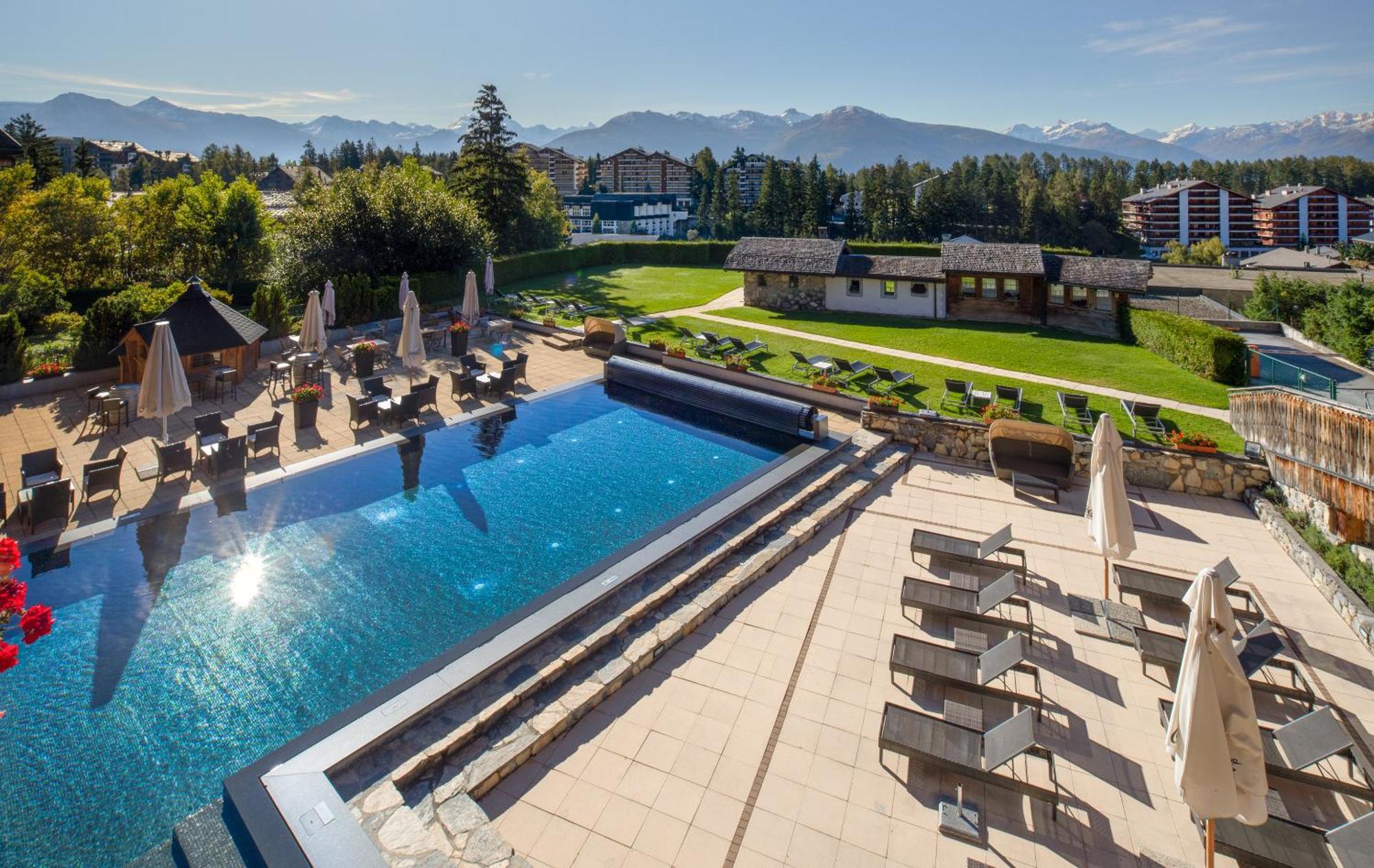 Hostellerie Du Pas De L'Ours "Relais Et Chateaux" Кранс Монтана Екстериор снимка