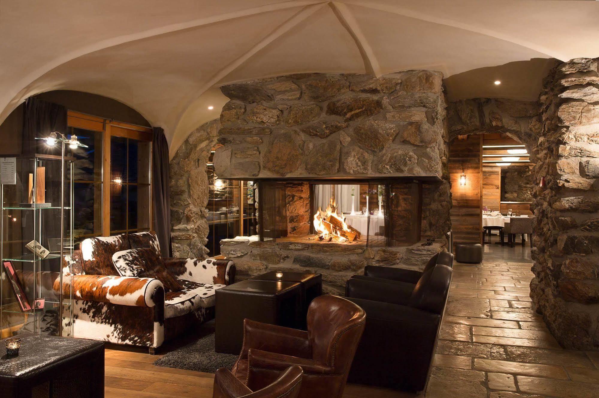 Hostellerie Du Pas De L'Ours "Relais Et Chateaux" Кранс Монтана Екстериор снимка