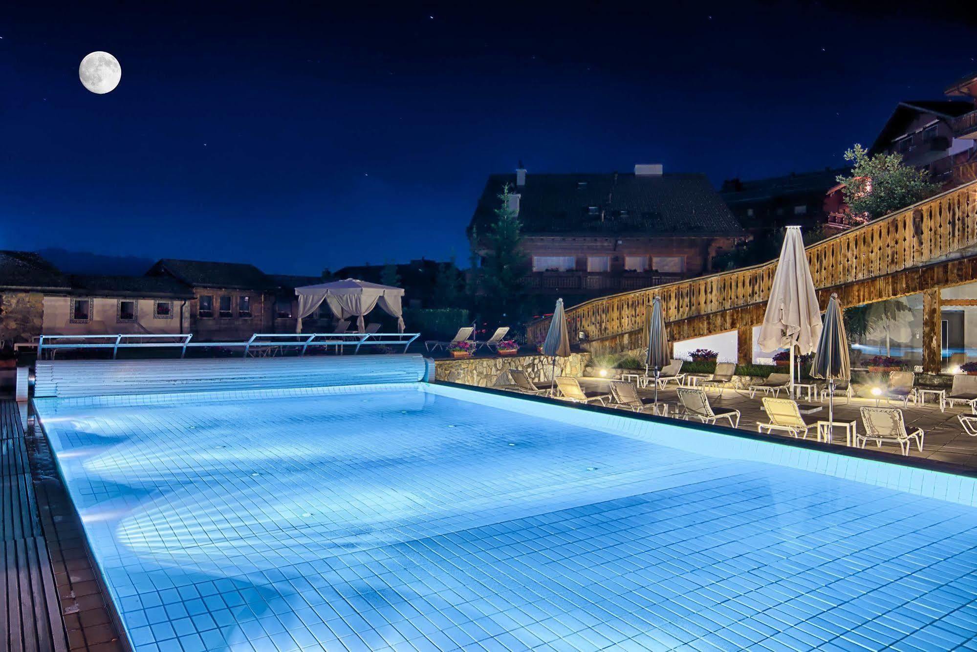 Hostellerie Du Pas De L'Ours "Relais Et Chateaux" Кранс Монтана Екстериор снимка